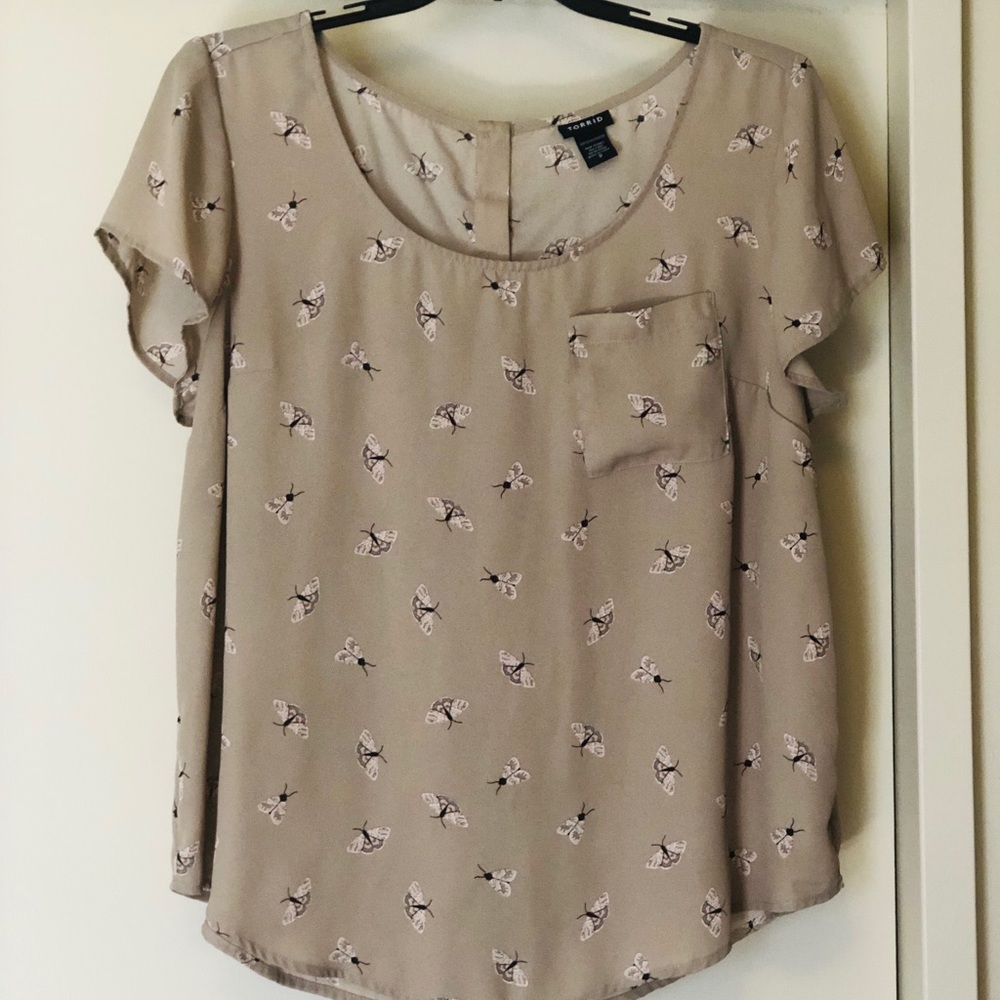 Torrid button back blouse blouse